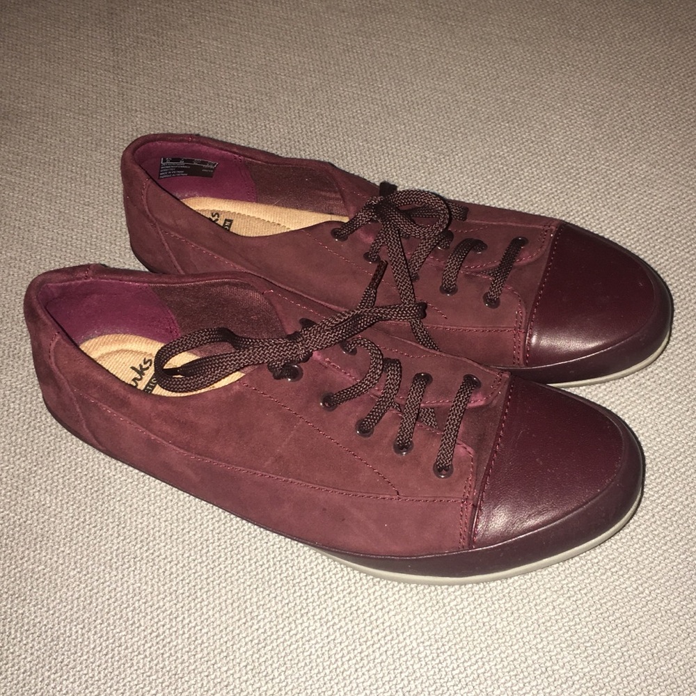 Gorgeous Clarks suede sneakers size 7